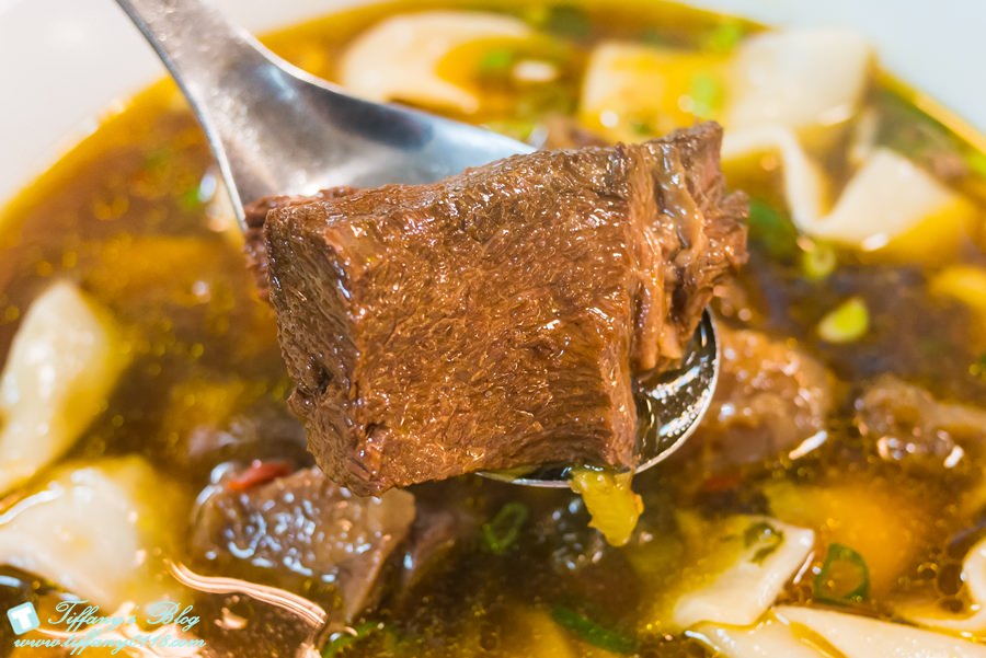 [西門町美食]萬年大樓老山東牛肉家常麵店/米其林必比登推薦70年老店/大推小菜跟水餃好吃