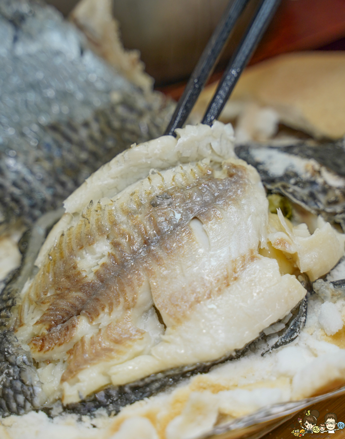 水明蝦 活蝦料理 台菜 高雄 泰國蝦 高雄美食 海鮮 敲敲魚 鹽焗 胡椒蝦 聚餐 聚會