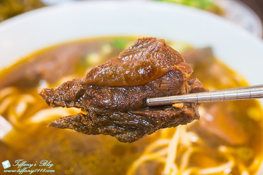[西門町美食]萬年大樓老山東牛肉家常麵店/米其林必比登推薦70年老店/大推小菜跟水餃好吃