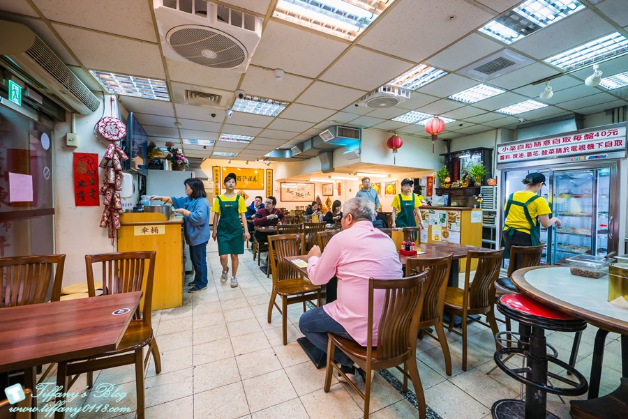 [西門町美食]萬年大樓老山東牛肉家常麵店/米其林必比登推薦70年老店/大推小菜跟水餃好吃