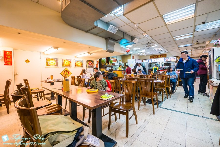 [西門町美食]萬年大樓老山東牛肉家常麵店/米其林必比登推薦70年老店/大推小菜跟水餃好吃