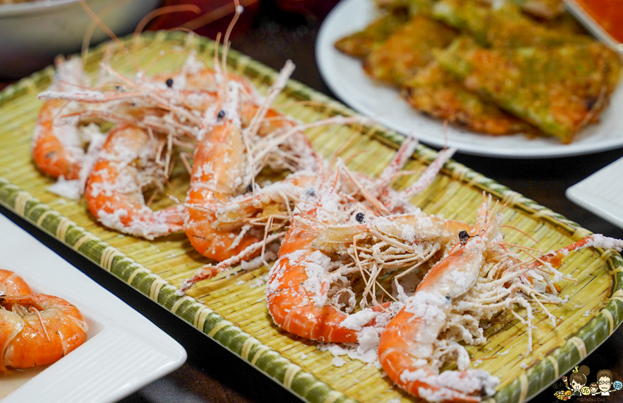 水明蝦 活蝦料理 台菜 高雄 泰國蝦 高雄美食 海鮮 敲敲魚 鹽焗 胡椒蝦 聚餐 聚會