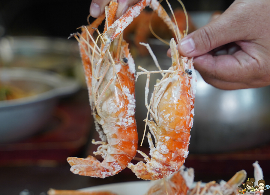 水明蝦 活蝦料理 台菜 高雄 泰國蝦 高雄美食 海鮮 敲敲魚 鹽焗 胡椒蝦 聚餐 聚會