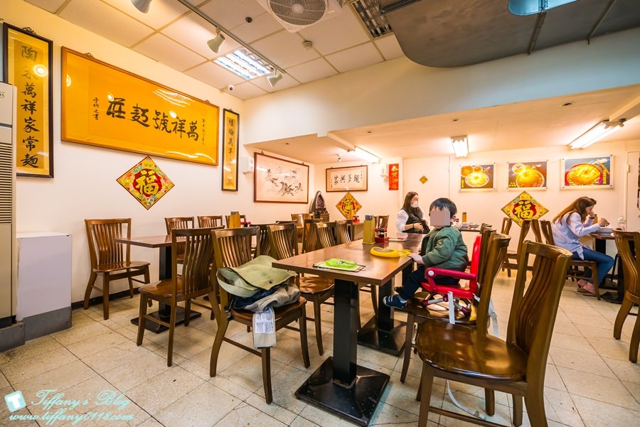 [西門町美食]萬年大樓老山東牛肉家常麵店/米其林必比登推薦70年老店/大推小菜跟水餃好吃