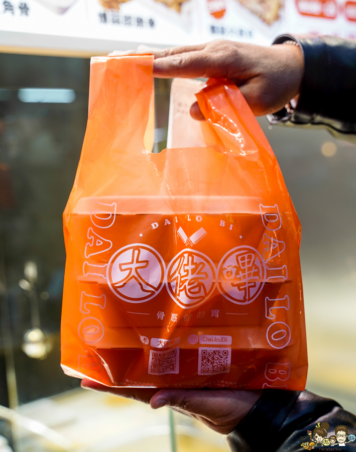 大佬嗶 自強夜市 排隊名店 網紅推薦 爆蒜料理 爆蒜雞翅尖 爆蒜膝脆骨 爆蒜三角骨 夜市美食 、夜市小吃 、夜市必吃 瑞豐必吃