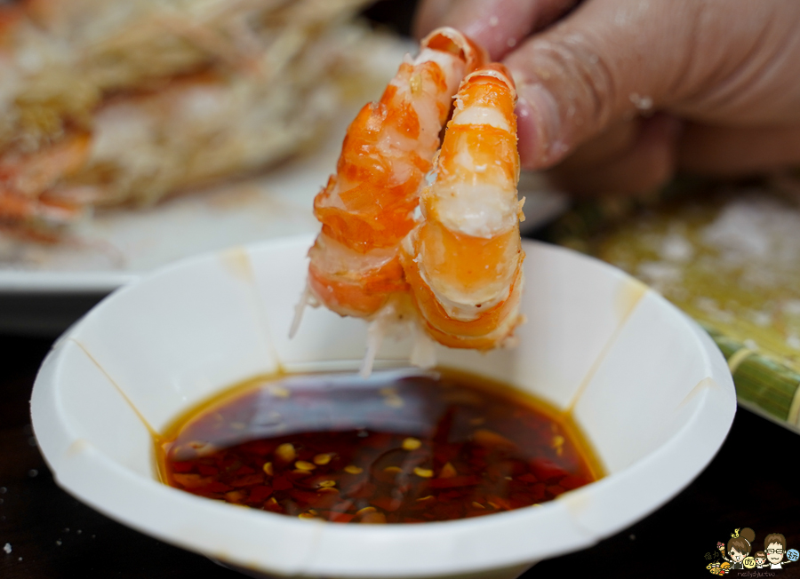 水明蝦 活蝦料理 台菜 高雄 泰國蝦 高雄美食 海鮮 敲敲魚 鹽焗 胡椒蝦 聚餐 聚會