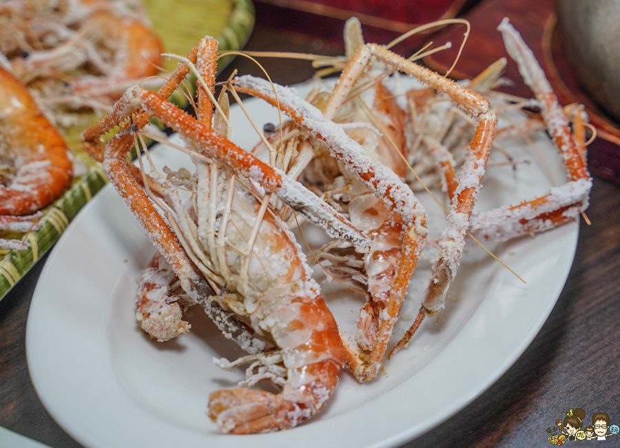 水明蝦 活蝦料理 台菜 高雄 泰國蝦 高雄美食 海鮮 敲敲魚 鹽焗 胡椒蝦 聚餐 聚會