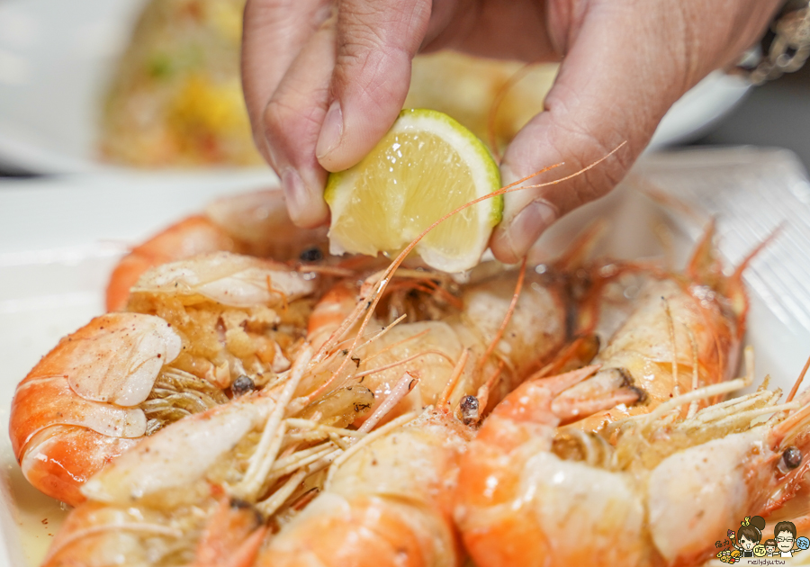 水明蝦 活蝦料理 台菜 高雄 泰國蝦 高雄美食 海鮮 敲敲魚 鹽焗 胡椒蝦 聚餐 聚會