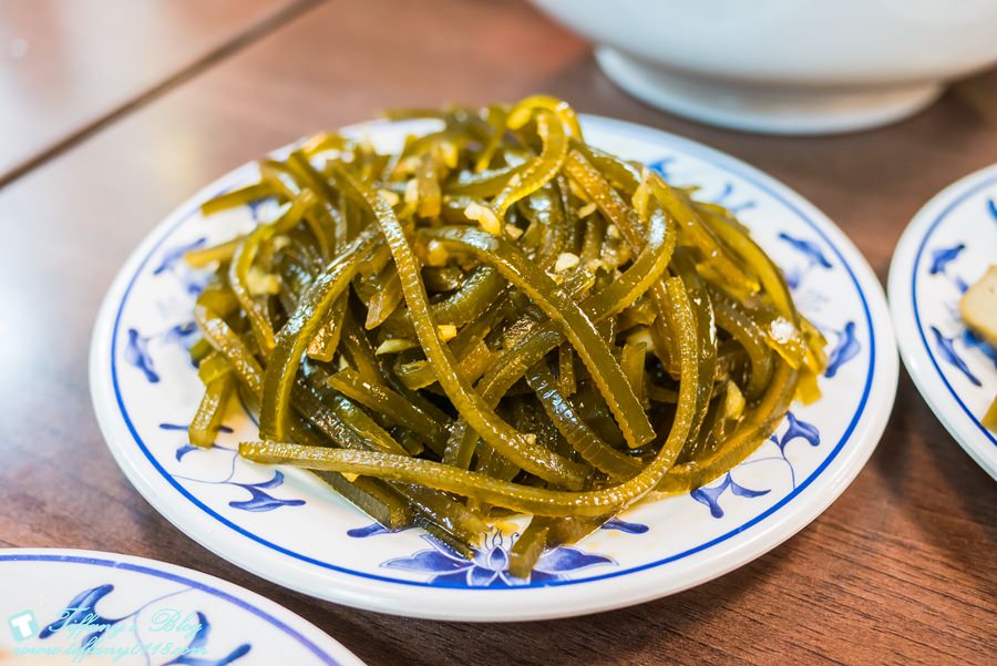 [西門町美食]萬年大樓老山東牛肉家常麵店/米其林必比登推薦70年老店/大推小菜跟水餃好吃
