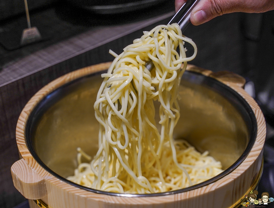 鍋道一號-高雄鳳山店 文山特區 免費涼麵 免費滷肉飯 火鍋 鍋物 包場 商務聚餐 午餐 約會 家庭聚餐 火鍋推薦 鍋物 鑄鐵鍋 個人鴛鴦鍋