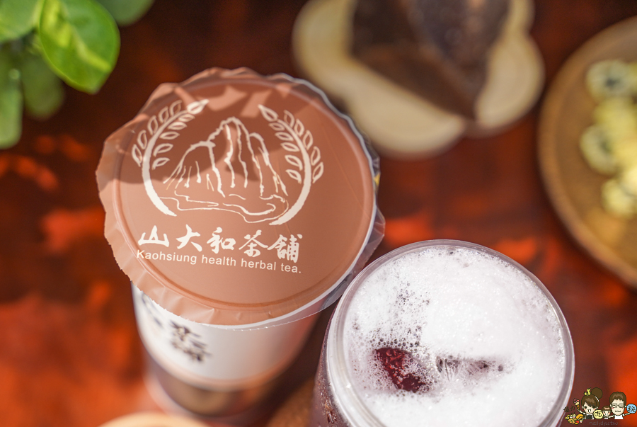 高雄茶飲 高雄飲料 高雄奶茶 青草茶 冬瓜茶 洛神 薏仁 杏仁 古早味 懷舊 涼水 呷涼水 透心涼 罐裝