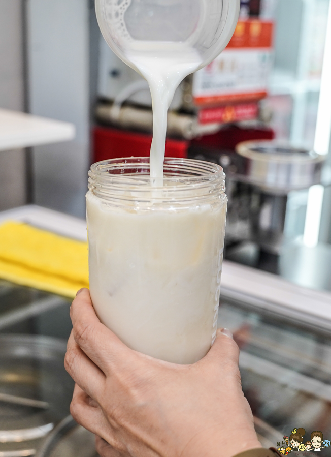 高雄茶飲 高雄飲料 高雄奶茶 青草茶 冬瓜茶 洛神 薏仁 杏仁 古早味 懷舊 涼水 呷涼水 透心涼 罐裝