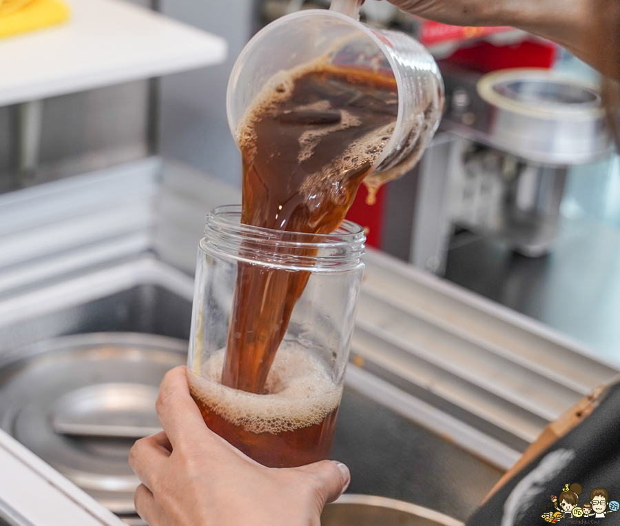 高雄茶飲 高雄飲料 高雄奶茶 青草茶 冬瓜茶 洛神 薏仁 杏仁 古早味 懷舊 涼水 呷涼水 透心涼 罐裝
