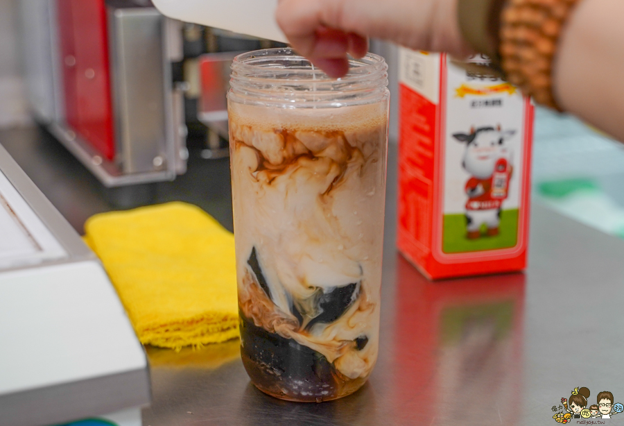 高雄茶飲 高雄飲料 高雄奶茶 青草茶 冬瓜茶 洛神 薏仁 杏仁 古早味 懷舊 涼水 呷涼水 透心涼 罐裝