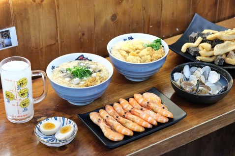 新竹美食│享來初大腸麵線‧炸物專賣店。東門市場美食！浮誇系麵線‧海鮮料理*