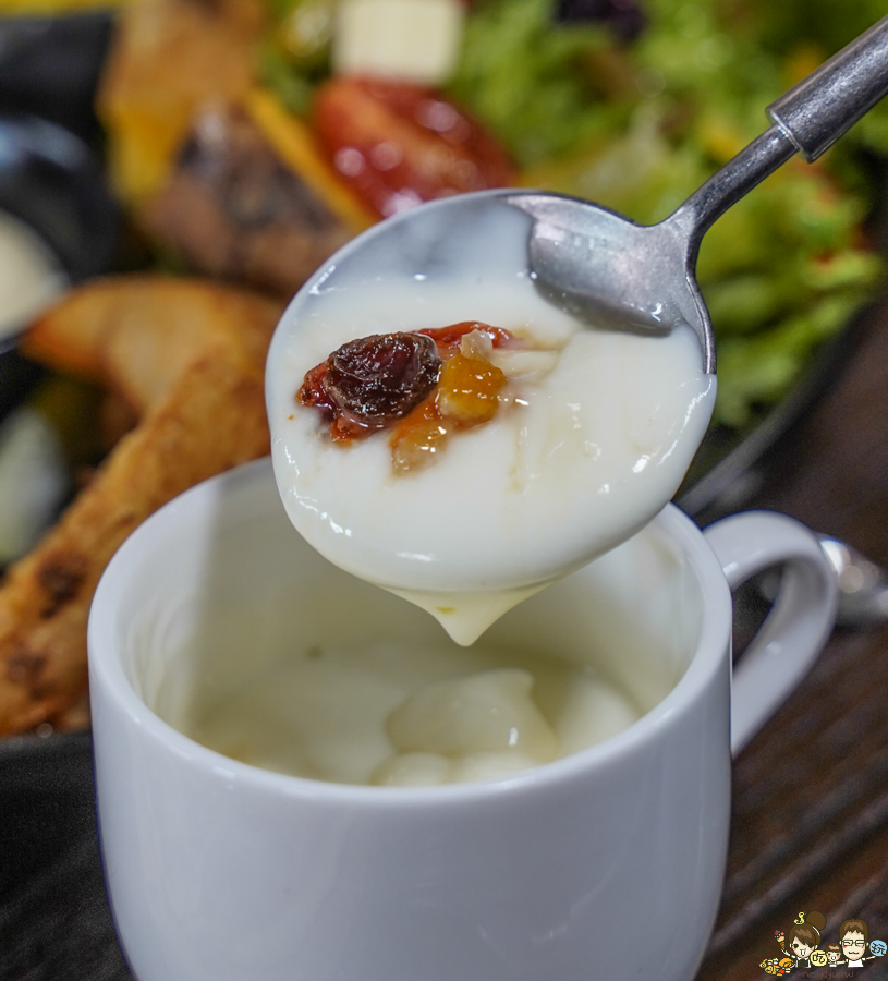 異國料理 咖啡冰沙 左營美食 巨蛋美食 聚餐 聚會 私密 隱藏版 披薩 特製 早午餐 拼盤 晚餐 GAUTENG COFFEE FREEZE.cc