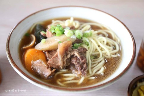 【石垣島】新垣食堂：必吃牛汁＆石垣牛肉咖哩，用餐時間建議！每天只賣3小時排隊美味