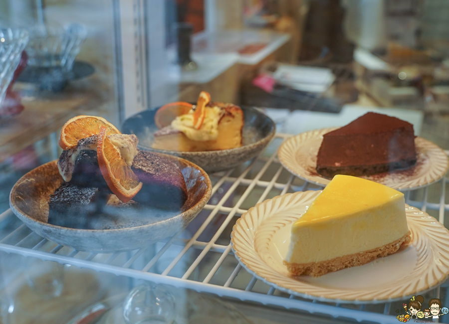 依賴咖啡 三民咖啡 咖啡館 文山特區 推薦咖啡 甜點 手工甜點 單品咖啡 網美咖啡店 文青 包場 場地租借