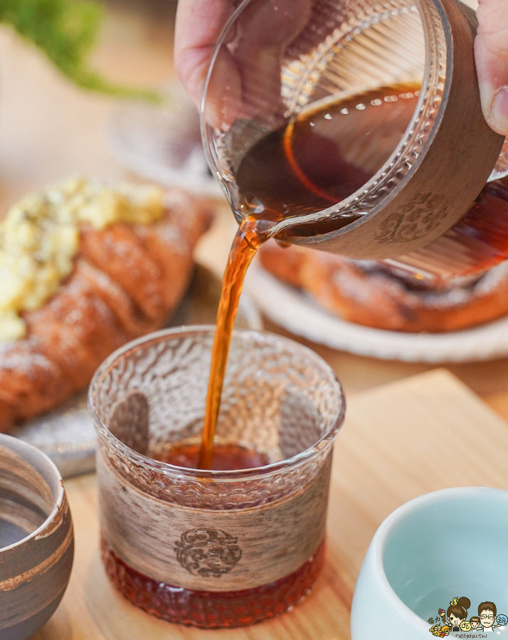 依賴咖啡 三民咖啡 咖啡館 文山特區 推薦咖啡 甜點 手工甜點 單品咖啡 網美咖啡店 文青 包場 場地租借