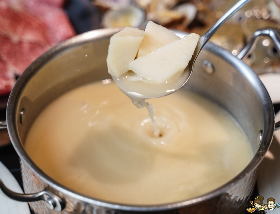 高雄火鍋 火鍋吃到飽 吃到飽 木櫃工廠創意鍋物 聚餐 聚會 多人聚餐 謝師宴 吃到飽 甜點 海鮮 和牛 可朗芙 限定 下午茶