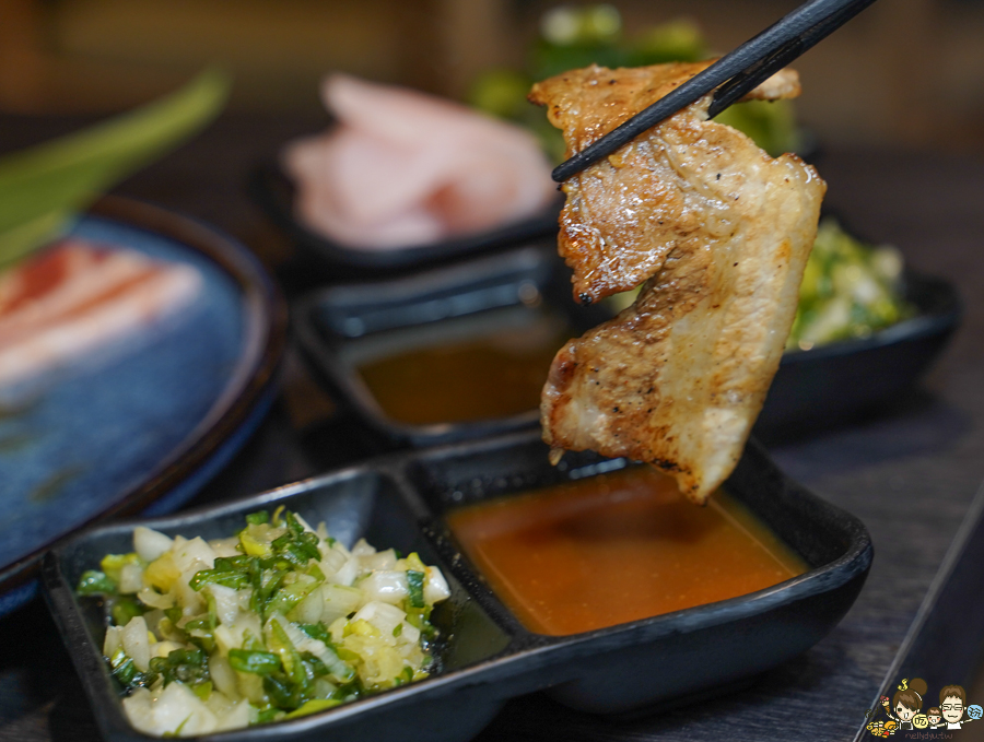 花燒肉 高雄燒肉 個人燒肉 單人燒肉 燒肉套餐 聚餐 聚會 包廂 駐唱 北高雄美食 高雄燒肉推薦