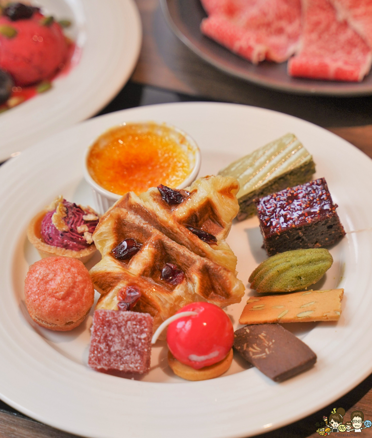 高雄火鍋 火鍋吃到飽 吃到飽 木櫃工廠創意鍋物 聚餐 聚會 多人聚餐 謝師宴 吃到飽 甜點 海鮮 和牛 可朗芙 限定 下午茶