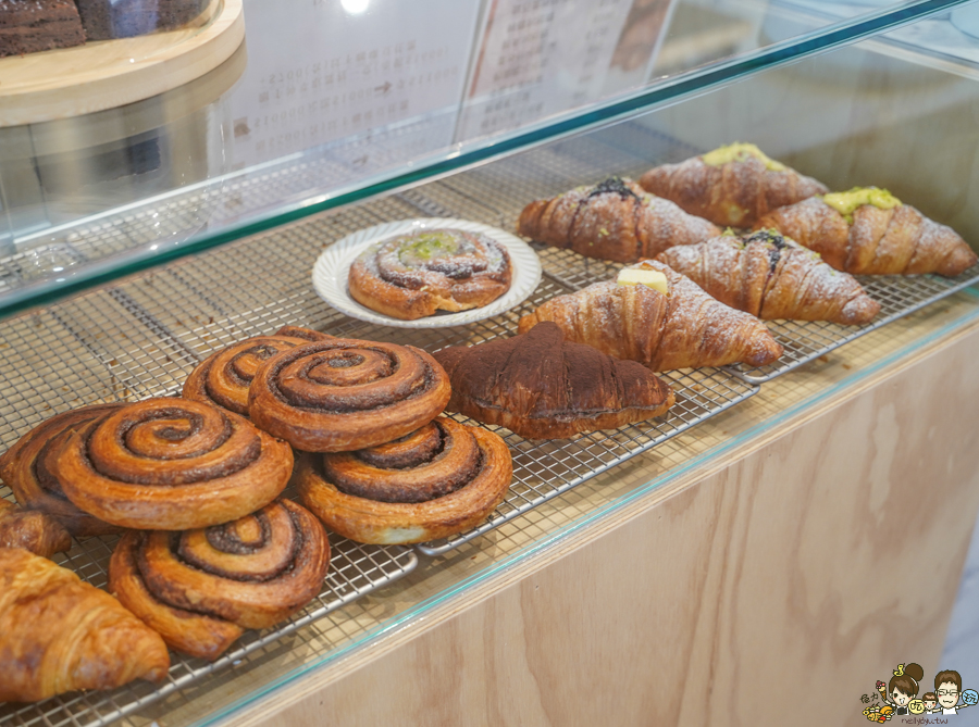 依賴咖啡 三民咖啡 咖啡館 文山特區 推薦咖啡 甜點 手工甜點 單品咖啡 網美咖啡店 文青 包場 場地租借