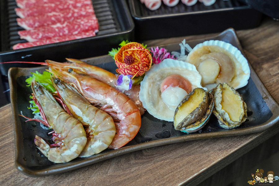 高雄火鍋 火鍋吃到飽 吃到飽 木櫃工廠創意鍋物 聚餐 聚會 多人聚餐 謝師宴 吃到飽 甜點 海鮮 和牛 可朗芙 限定 下午茶
