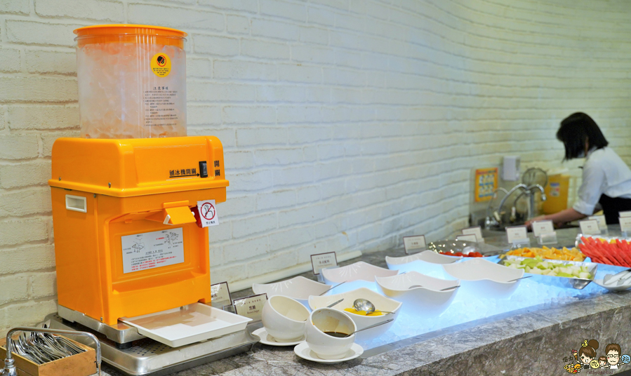 高雄火鍋 火鍋吃到飽 吃到飽 木櫃工廠創意鍋物 聚餐 聚會 多人聚餐 謝師宴 吃到飽 甜點 海鮮 和牛 可朗芙 限定 下午茶