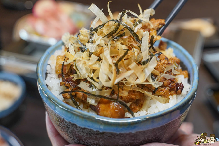 花燒肉 高雄燒肉 個人燒肉 單人燒肉 燒肉套餐 聚餐 聚會 包廂 駐唱 北高雄美食 高雄燒肉推薦