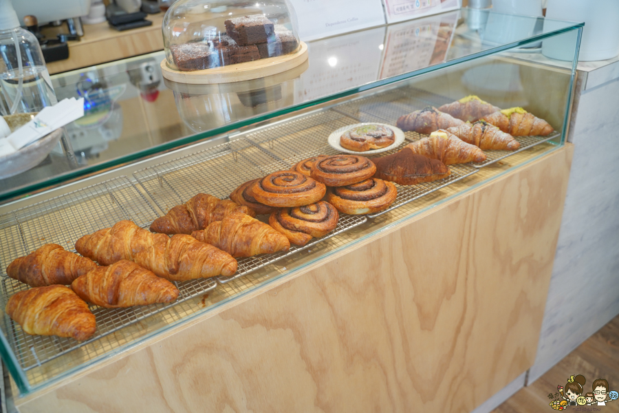 依賴咖啡 三民咖啡 咖啡館 文山特區 推薦咖啡 甜點 手工甜點 單品咖啡 網美咖啡店 文青 包場 場地租借