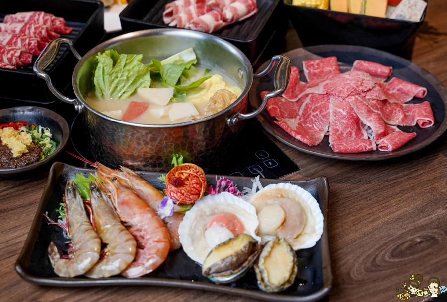 高雄火鍋 火鍋吃到飽 吃到飽 木櫃工廠創意鍋物 聚餐 聚會 多人聚餐 謝師宴 吃到飽 甜點 海鮮 和牛 可朗芙 限定 下午茶