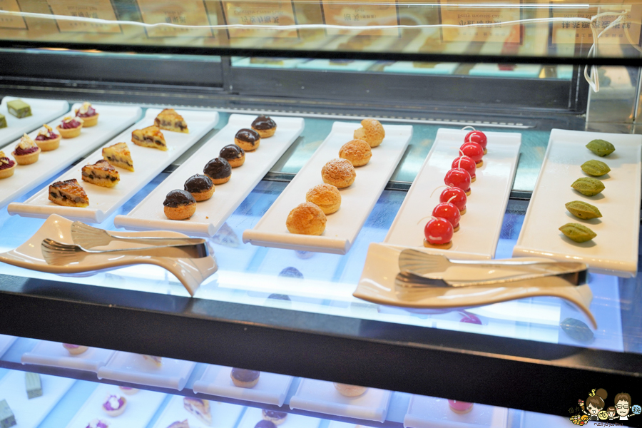 高雄火鍋 火鍋吃到飽 吃到飽 木櫃工廠創意鍋物 聚餐 聚會 多人聚餐 謝師宴 吃到飽 甜點 海鮮 和牛 可朗芙 限定 下午茶