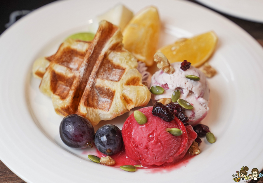 高雄火鍋 火鍋吃到飽 吃到飽 木櫃工廠創意鍋物 聚餐 聚會 多人聚餐 謝師宴 吃到飽 甜點 海鮮 和牛 可朗芙 限定 下午茶