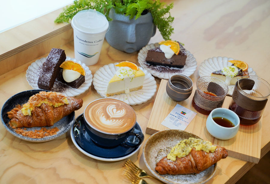 依賴咖啡 三民咖啡 咖啡館 文山特區 推薦咖啡 甜點 手工甜點 單品咖啡 網美咖啡店 文青 包場 場地租借