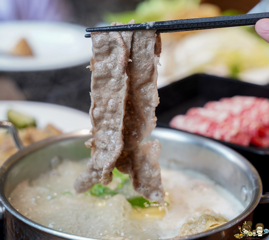 高雄火鍋 火鍋吃到飽 吃到飽 木櫃工廠創意鍋物 聚餐 聚會 多人聚餐 謝師宴 吃到飽 甜點 海鮮 和牛 可朗芙 限定 下午茶