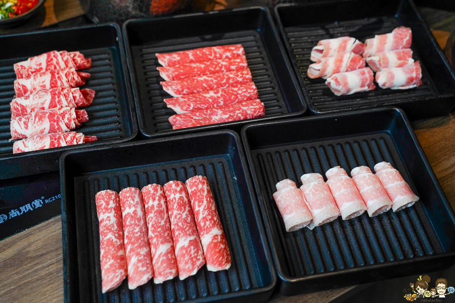 高雄火鍋 火鍋吃到飽 吃到飽 木櫃工廠創意鍋物 聚餐 聚會 多人聚餐 謝師宴 吃到飽 甜點 海鮮 和牛 可朗芙 限定 下午茶