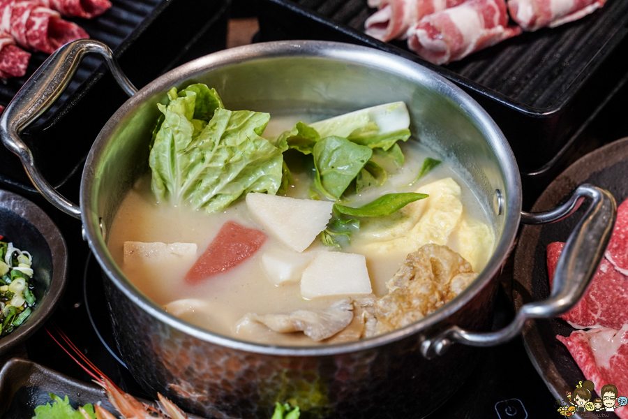 高雄火鍋 火鍋吃到飽 吃到飽 木櫃工廠創意鍋物 聚餐 聚會 多人聚餐 謝師宴 吃到飽 甜點 海鮮 和牛 可朗芙 限定 下午茶