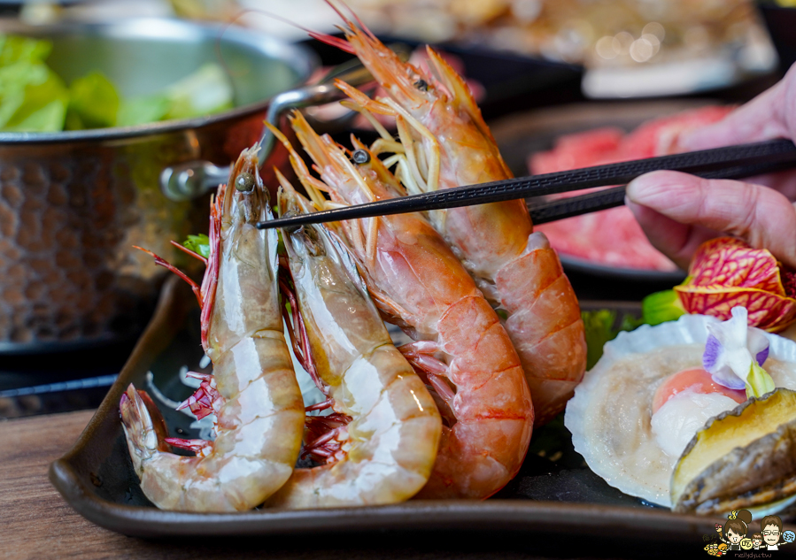 高雄火鍋 火鍋吃到飽 吃到飽 木櫃工廠創意鍋物 聚餐 聚會 多人聚餐 謝師宴 吃到飽 甜點 海鮮 和牛 可朗芙 限定 下午茶