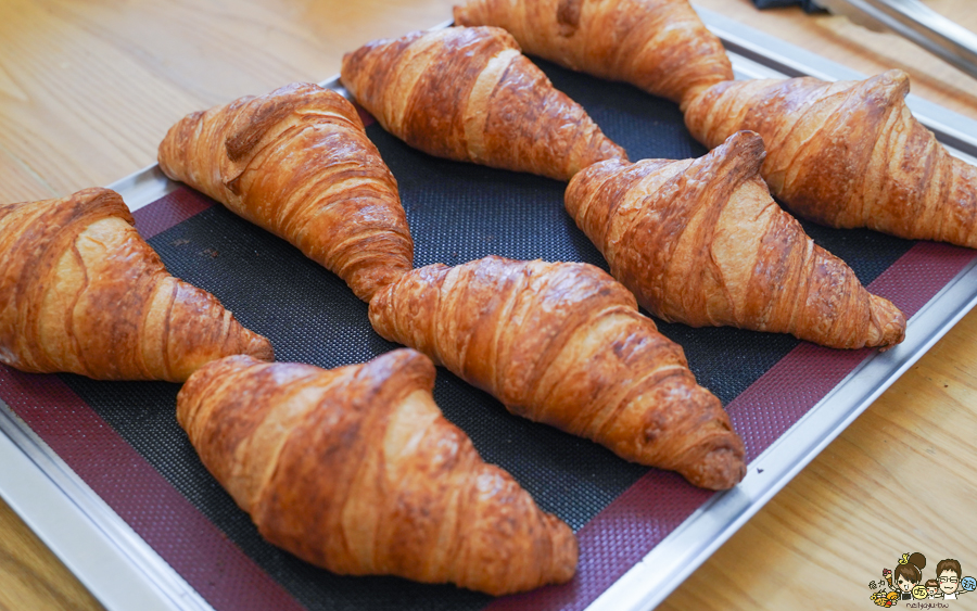 依賴咖啡 三民咖啡 咖啡館 文山特區 推薦咖啡 甜點 手工甜點 單品咖啡 網美咖啡店 文青 包場 場地租借