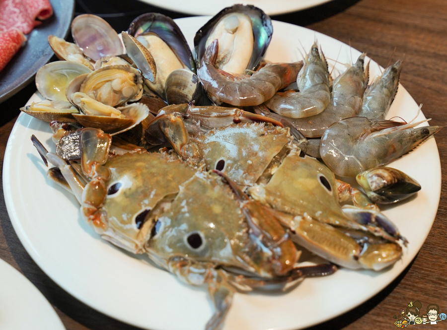 高雄火鍋 火鍋吃到飽 吃到飽 木櫃工廠創意鍋物 聚餐 聚會 多人聚餐 謝師宴 吃到飽 甜點 海鮮 和牛 可朗芙 限定 下午茶