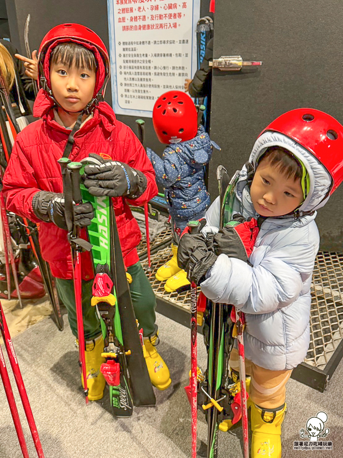 暑假旅遊 親子玩樂 親子 駁二 必玩 降溫 滑雪 白雪 冰雪祭．白色童話 