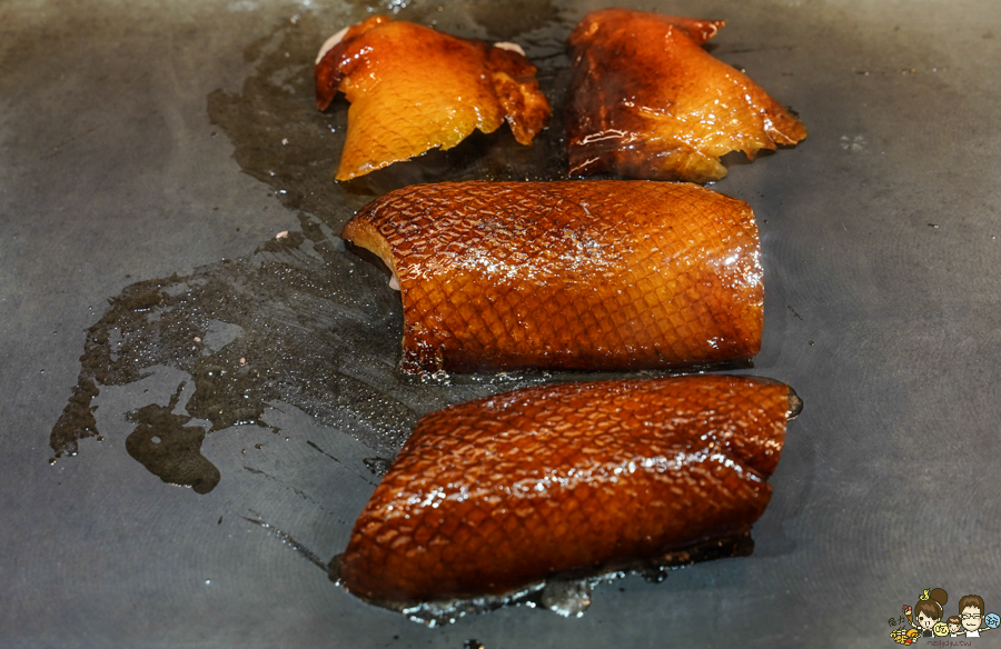 墨川四川樟茶烤鴨 台南川菜推薦 LA時尚川菜 烤鴨 片鴨 脆皮 川味料理 辣味 青花椒 香麻 夠味 聚餐 聚會 包廂 家庭聚餐 親子 