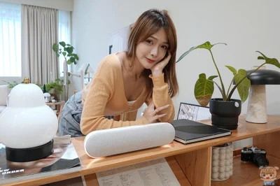 全新的小閨蜜藍牙喇叭來啦！直接可以與LG StanbyME 閨蜜機組合在一起