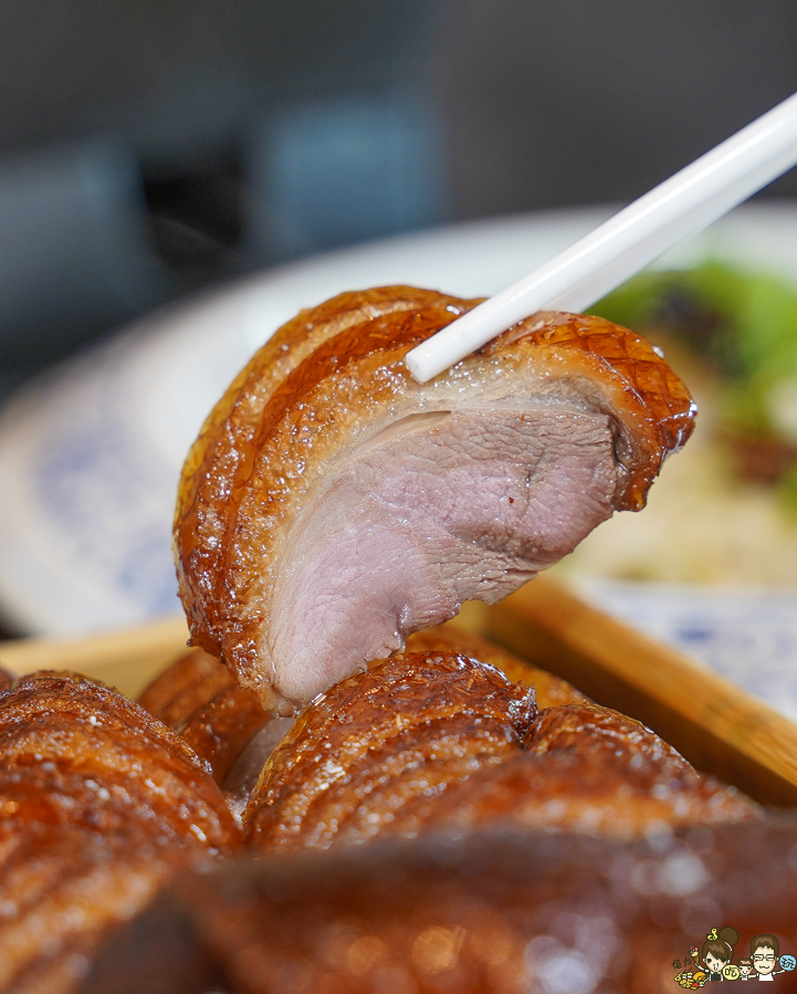 墨川四川樟茶烤鴨 台南川菜推薦 LA時尚川菜 烤鴨 片鴨 脆皮 川味料理 辣味 青花椒 香麻 夠味 聚餐 聚會 包廂 家庭聚餐 親子 