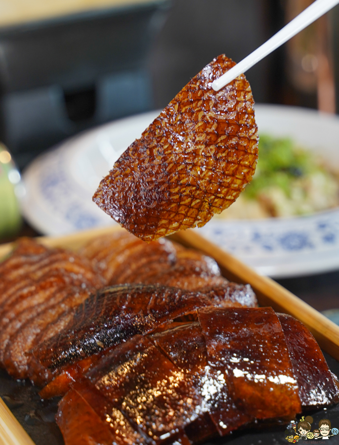 墨川四川樟茶烤鴨 台南川菜推薦 LA時尚川菜 烤鴨 片鴨 脆皮 川味料理 辣味 青花椒 香麻 夠味 聚餐 聚會 包廂 家庭聚餐 親子 