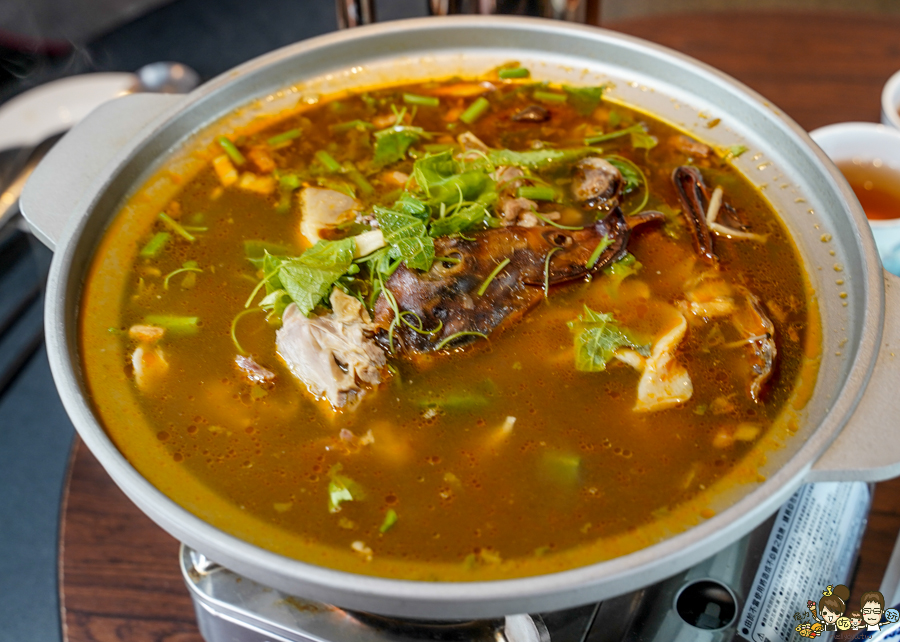 墨川四川樟茶烤鴨 台南川菜推薦 LA時尚川菜 烤鴨 片鴨 脆皮 川味料理 辣味 青花椒 香麻 夠味 聚餐 聚會 包廂 家庭聚餐 親子 