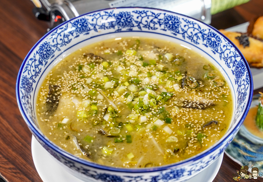 墨川四川樟茶烤鴨 台南川菜推薦 LA時尚川菜 烤鴨 片鴨 脆皮 川味料理 辣味 青花椒 香麻 夠味 聚餐 聚會 包廂 家庭聚餐 親子 