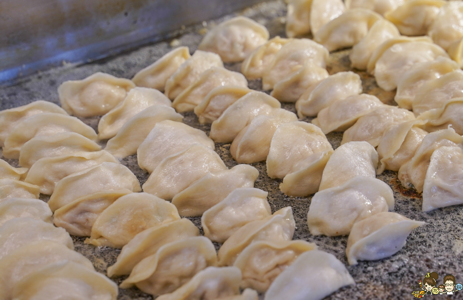 黃又香餃子 日式餃子 岡山黃昏市場 市場美食 市場必吃 岡山美食 餃子 煎餃