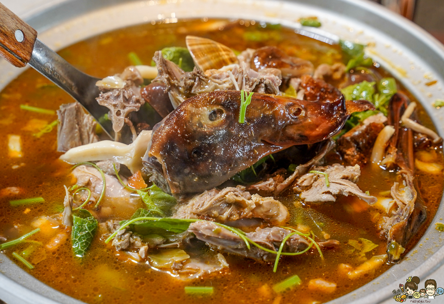 墨川四川樟茶烤鴨 台南川菜推薦 LA時尚川菜 烤鴨 片鴨 脆皮 川味料理 辣味 青花椒 香麻 夠味 聚餐 聚會 包廂 家庭聚餐 親子 